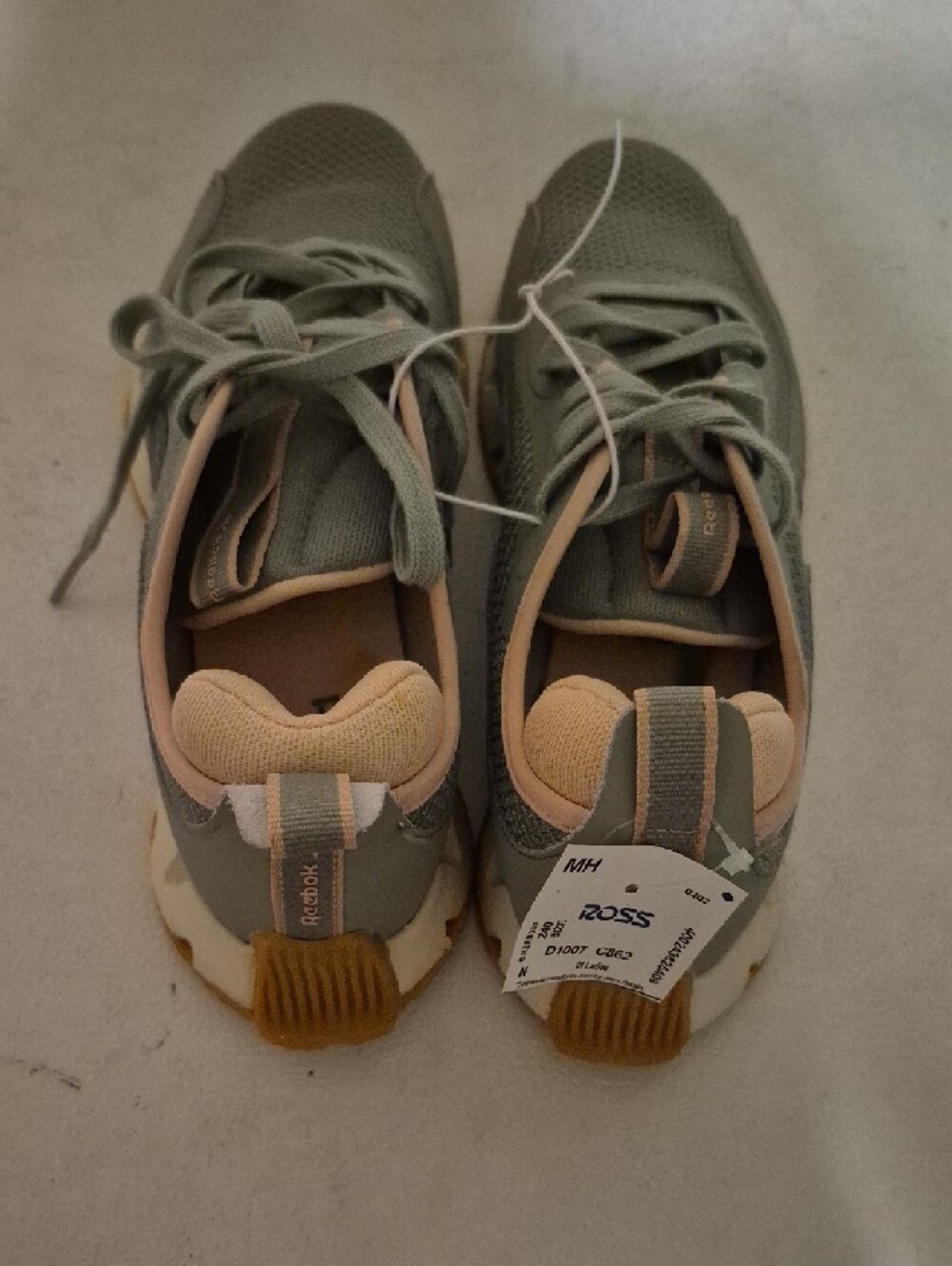 Reebok Women's Mint Green and Blush 8.5 Lace-Up Sneakers - Picture 6 of 7